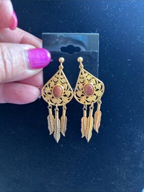 Southwest goldtone blood stone dangle earrings old stock pierced stud filigree
